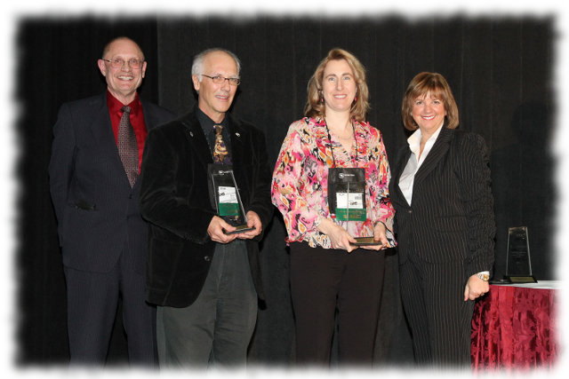 Kelly Galloway, P.Eng. and Ben Smith, Chair, Village of Victoria, receive their awards at the 2011 FCM Sustainable Communities Awards in Victoria, British Columbia.