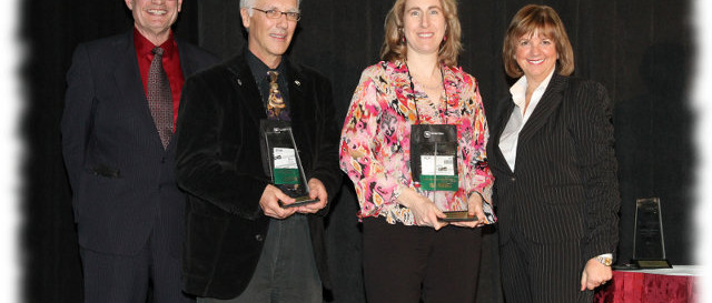 Kelly Galloway, P.Eng. and Ben Smith, Chair, Village of Victoria, receive their awards at the 2011 FCM Sustainable Communities Awards in Victoria, British Columbia.